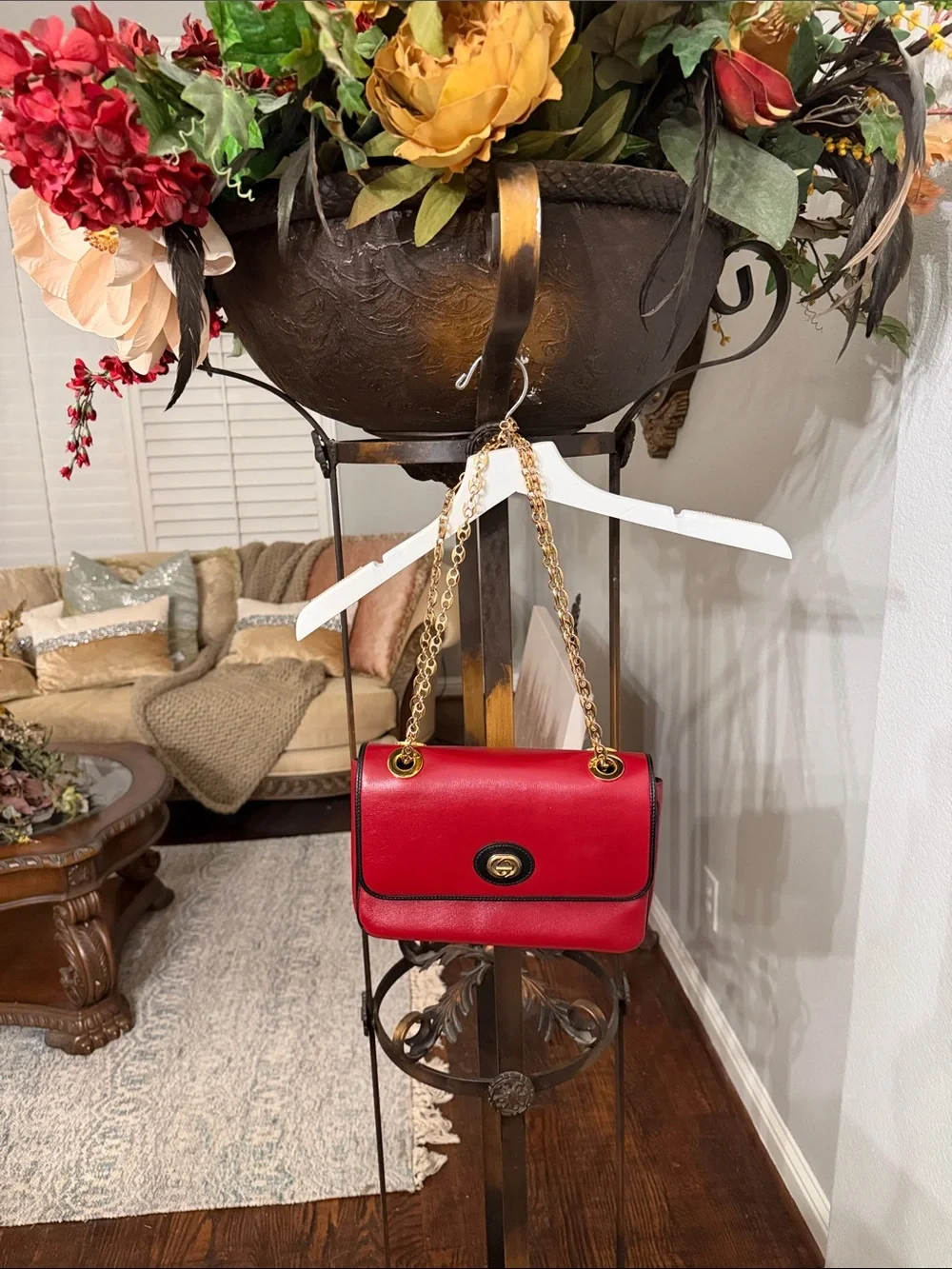 Gucci Red Leather Shoulder Bag with Gold Chain - Picture 11 of 13